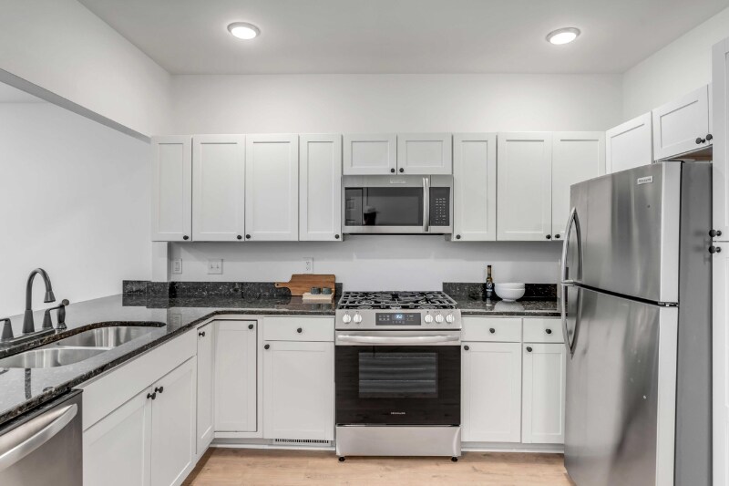 Building Photo - 207 W Poplar St