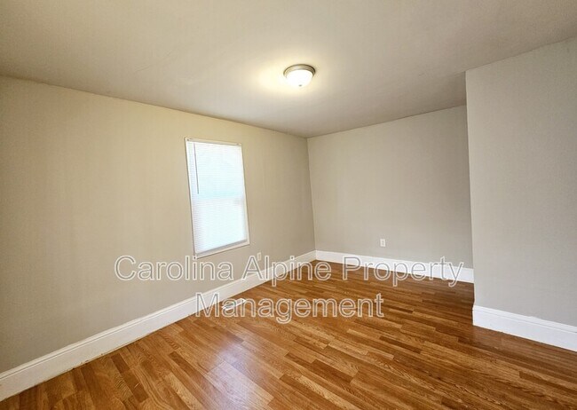 Building Photo - 1003 Locke St