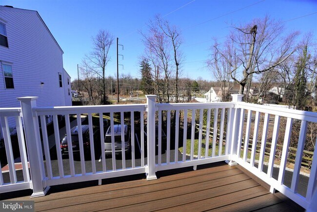 Building Photo - 13 Jessop Ln