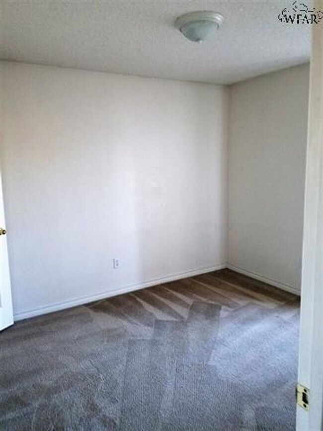 Building Photo - 3 bedroom, 2 bath close to Sheppard AFB