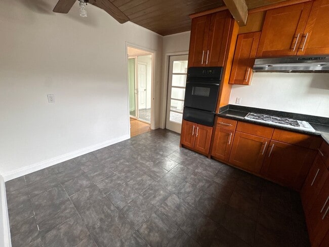 Building Photo - AVAILABLE! OPEN HOUSE SUNDAY 4:30-6:00 PM