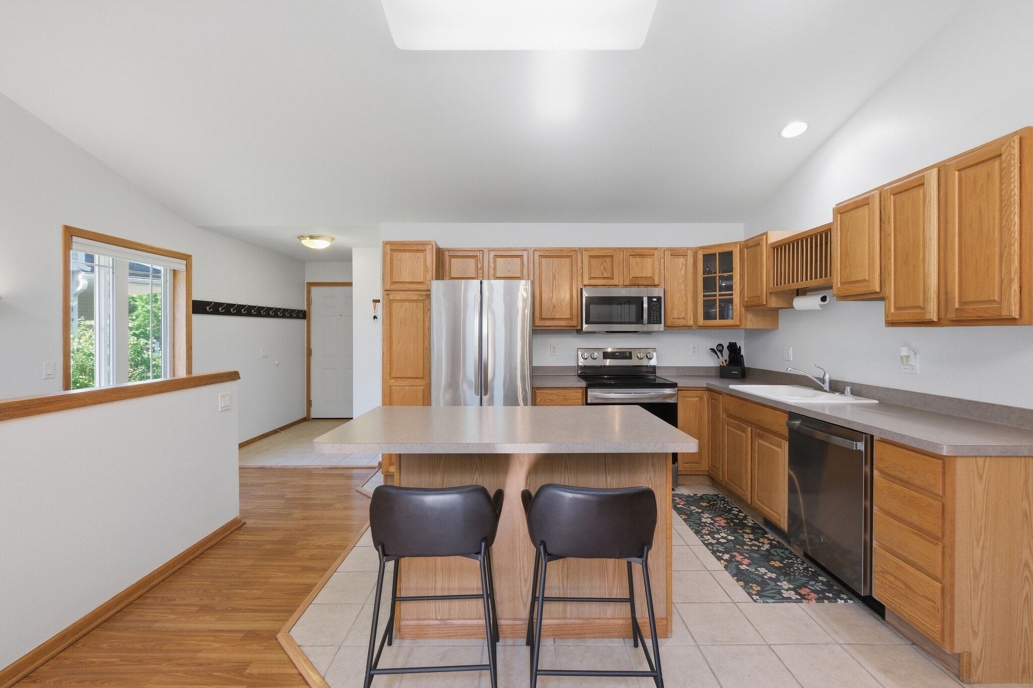 Kitchen - 1051 Tamarack Way