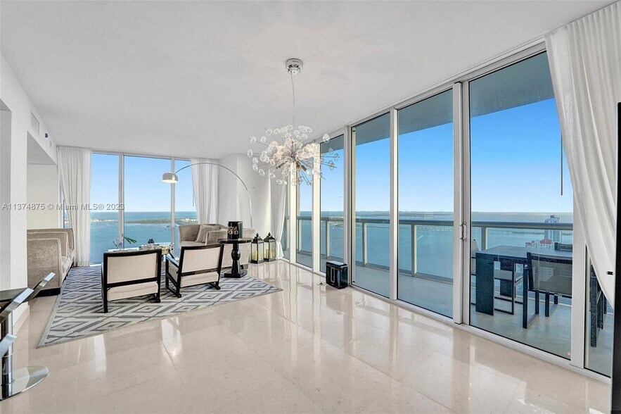 Building Photo - 495 Brickell