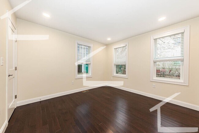 Building Photo - 20 Albion St