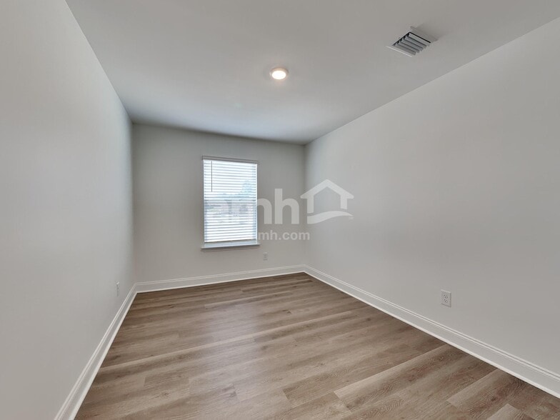 Building Photo - 108 Slice Dr