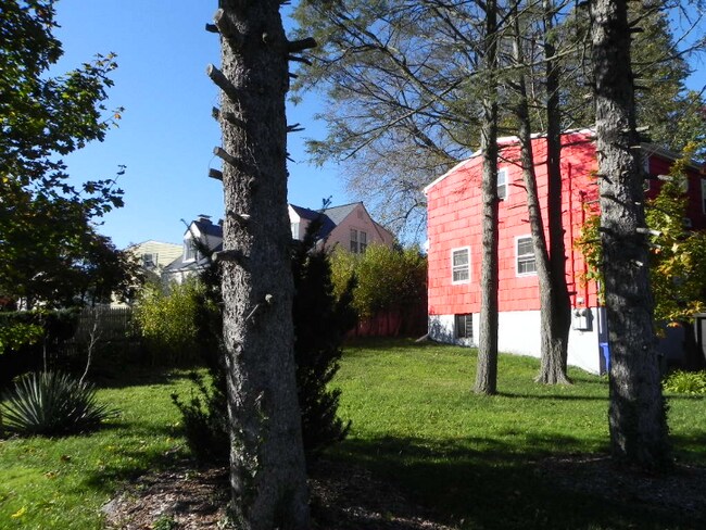 Primary Photo - 32 Deerfield St