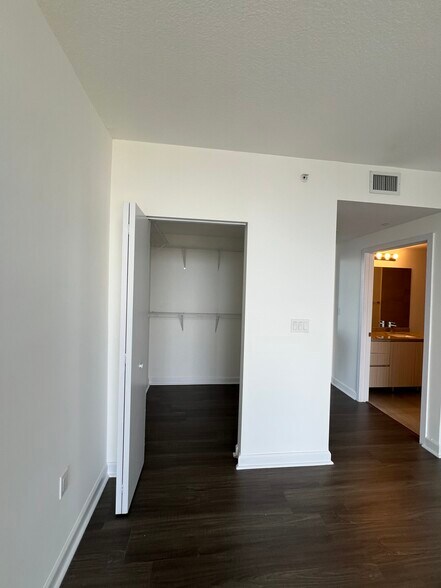 Building Photo - 1635 NE Miami Ct