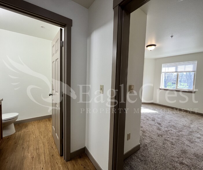 Building Photo - 3rd Floor Two Bedroom, One and a Half Bathroom Unit With View