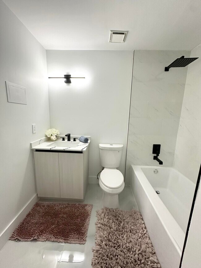 Building Photo - 10033 Winding Lake Rd