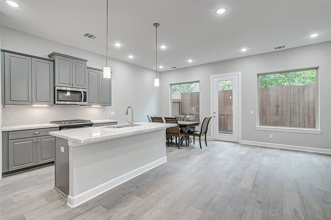 Building Photo - 5105 Pine Reach Dr