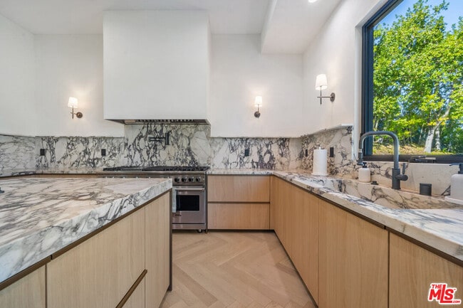 Building Photo - 12001 Crest Ct