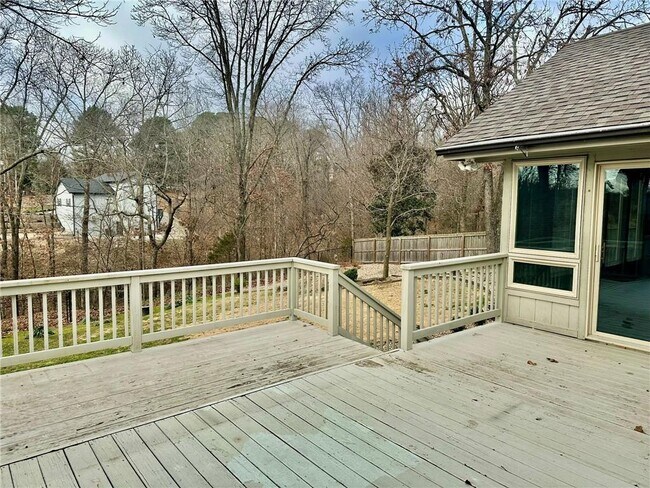 Building Photo - 4 Lois Ln