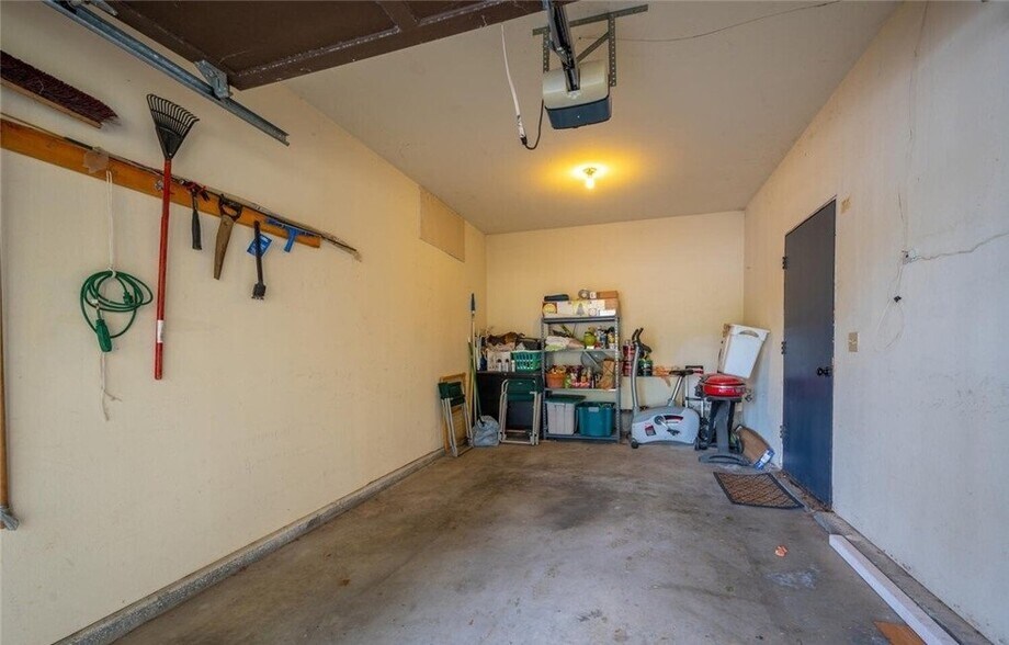 Building Photo - 1260 Ella St