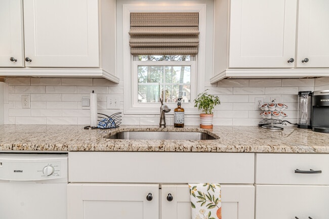 Building Photo - 260 E Connecticut Ave