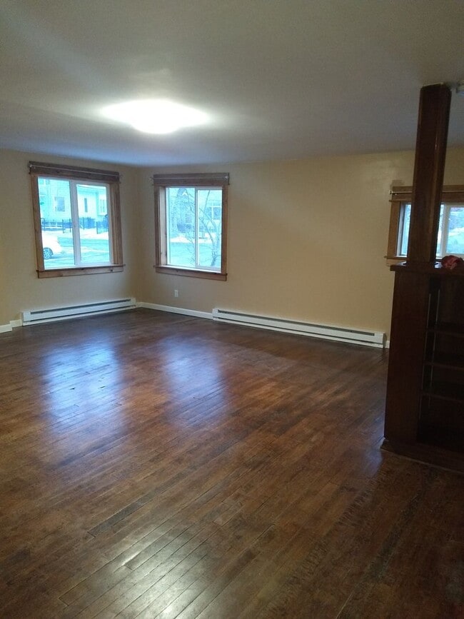 Building Photo - Pet Negotiable Four Bedroom Home