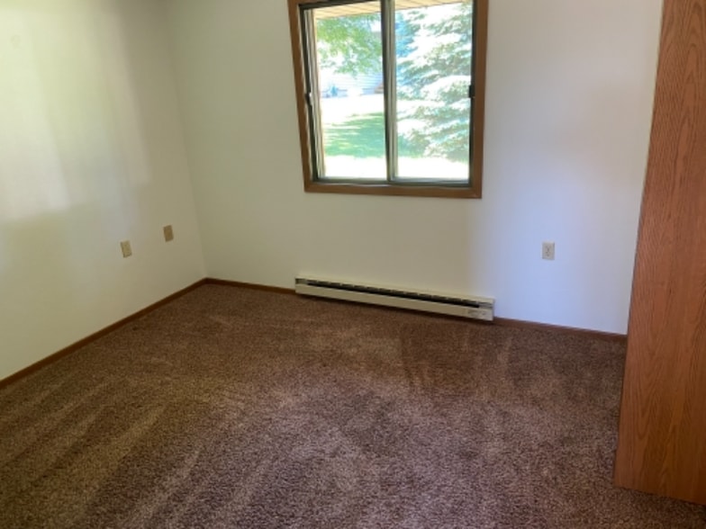 Building Photo - 108 Willow Creek Ln