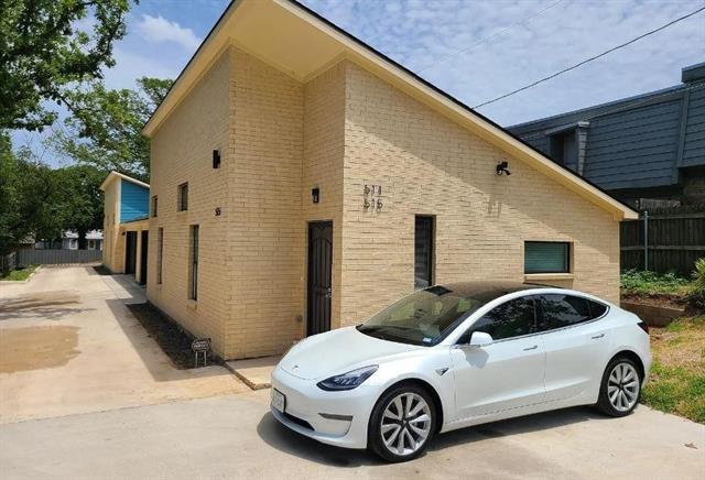 Primary Photo - 511 Oakwood Ln