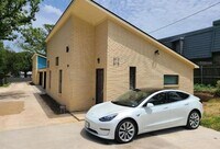 Building Photo - 511 Oakwood Ln