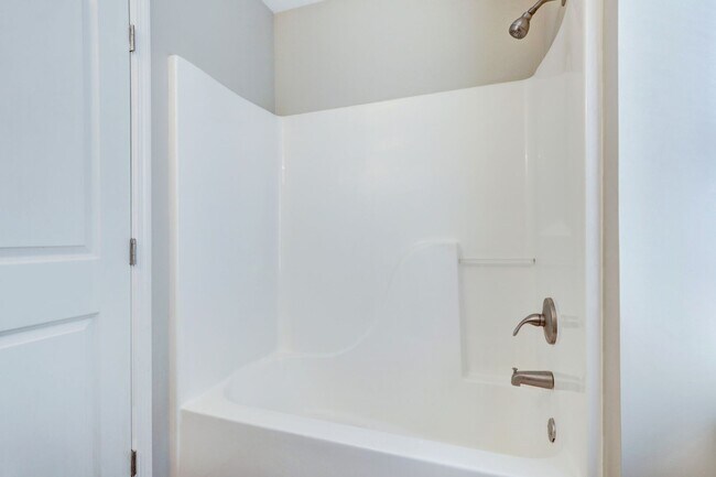 Building Photo - 1602