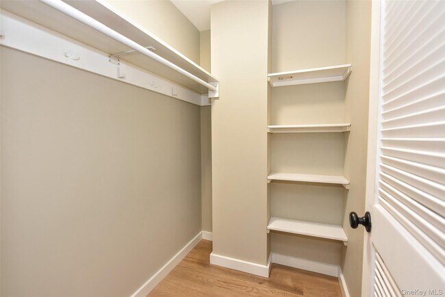 Building Photo - 127 Pine St