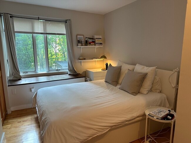 Building Photo - 33 Grove St