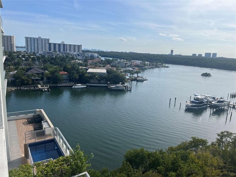 Primary Photo - 330 Sunny Isles Blvd
