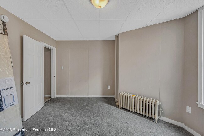 Building Photo - 817 Monroe Ave