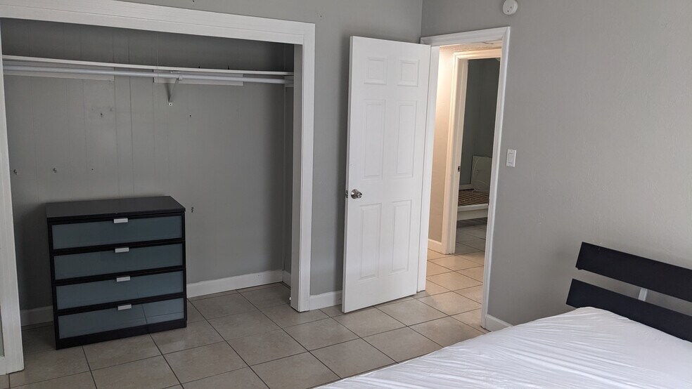 Building Photo - 3906 W Carmen St