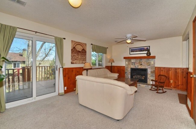 Building Photo - Fantastic 4BR, 3.5BA! Deck, FP, great yard, location!! (Regal)