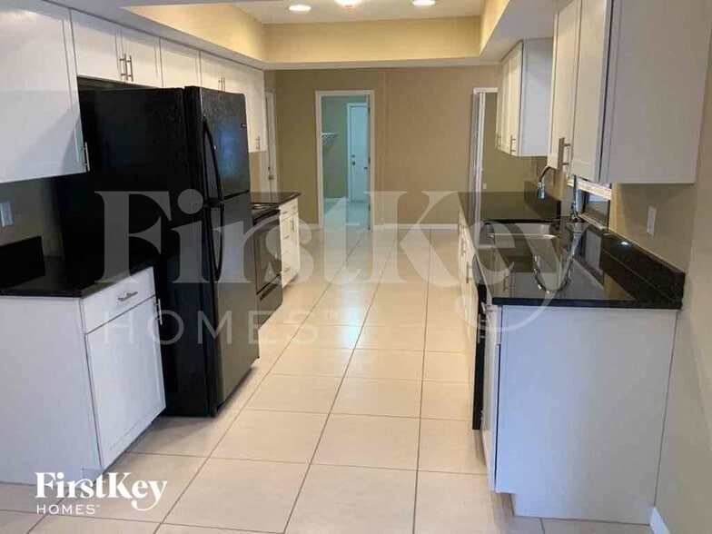 Building Photo - 233 SW 38th St