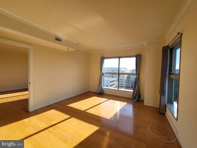 Building Photo - 777 7th St NW