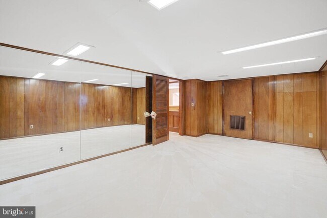 Building Photo - 513 Cathedral Dr