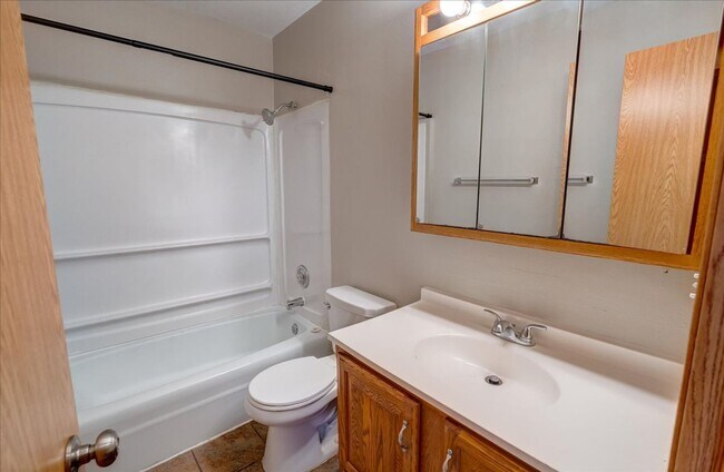 Building Photo - 1309-1311 Prairie Rd