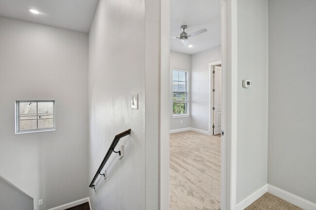 Building Photo - 1040 W 26th St