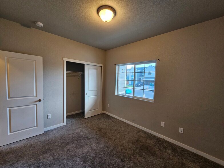 Building Photo - 6170 Vickie Ln