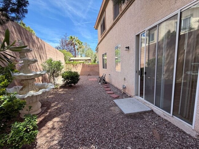 Building Photo - Carry Over Showing: This property has been shown before and will be rented to the first most qual...