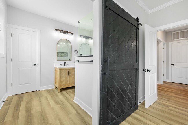 Building Photo - Newly renovated 4 bed 2.5 bath, located in heart of downtown Wilmington