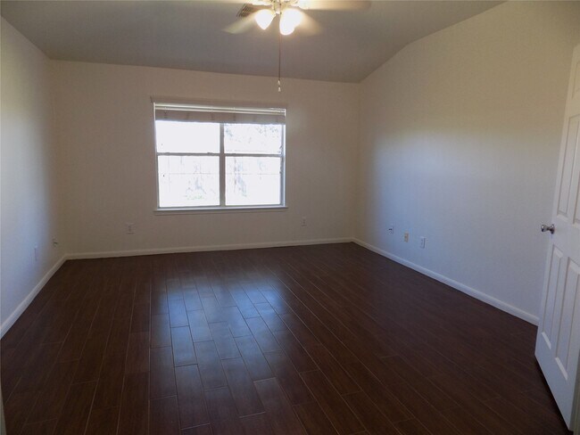 Building Photo - 1918 Appleton Dr