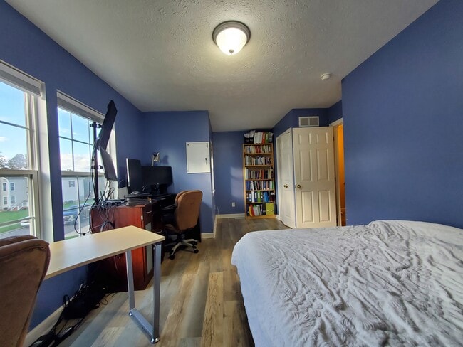 Building Photo - 8937 Merryvale Dr