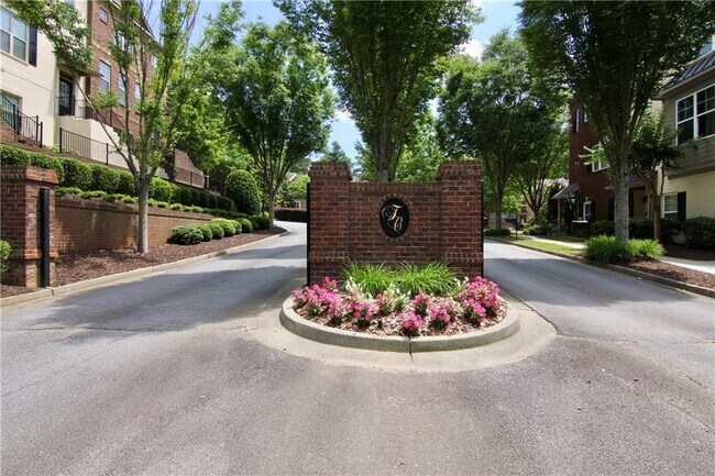 Building Photo - 1660 Jardin Ct