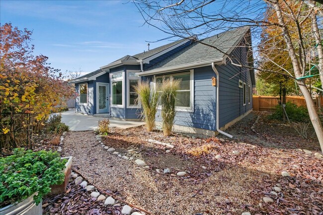 Building Photo - Beautiful SE Boise Home!