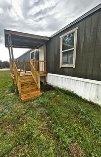 Building Photo - Gated Delight