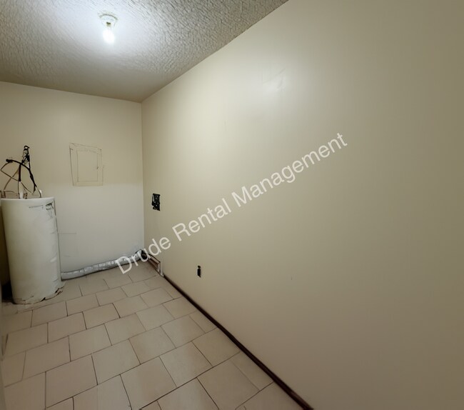 Building Photo - 335 N Baronne St