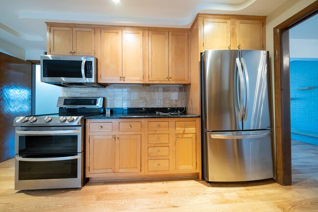 Building Photo - 5209 W 61st St