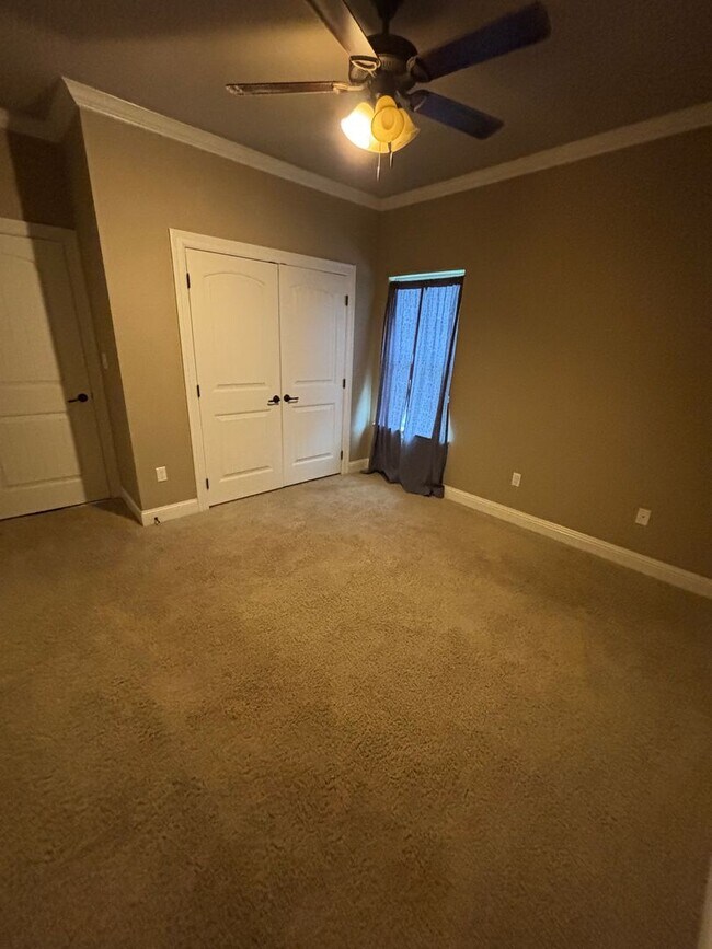 Building Photo - Large 4 Bedroom Home in Benton