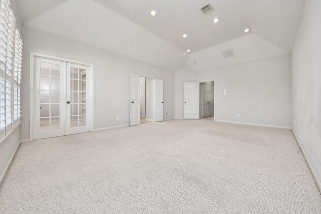 Building Photo - 5346 Hidalgo St