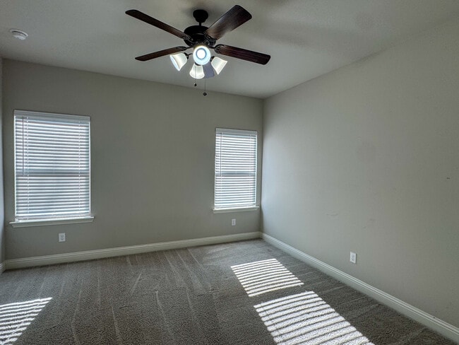 Building Photo - 7836 Cottonwood Dr