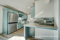 Building Photo - 330 E 6th St