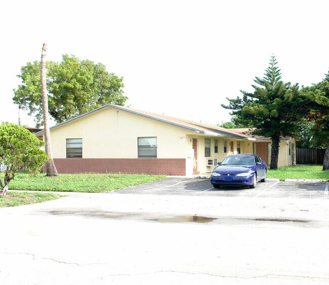 Primary Photo - 5211 NW 17th Ct