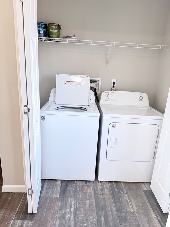 Building Photo - Beautiful 2 Bed, 1 Bath Apartment in Leicester Available now!